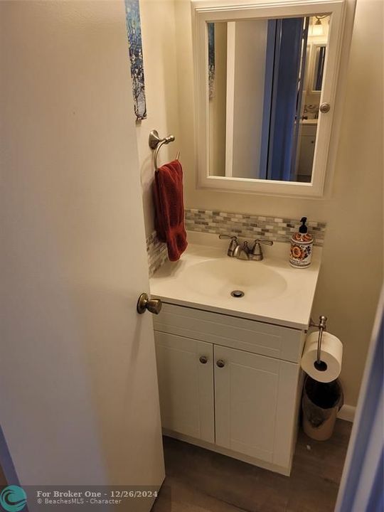 For Sale: $138,500 (1 beds, 1 baths, 708 Square Feet)