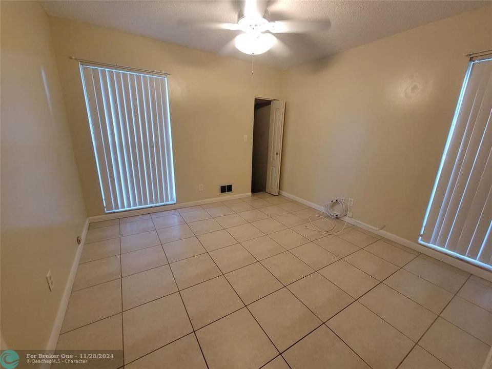 For Rent: $3,100 (3 beds, 2 baths, 1270 Square Feet)