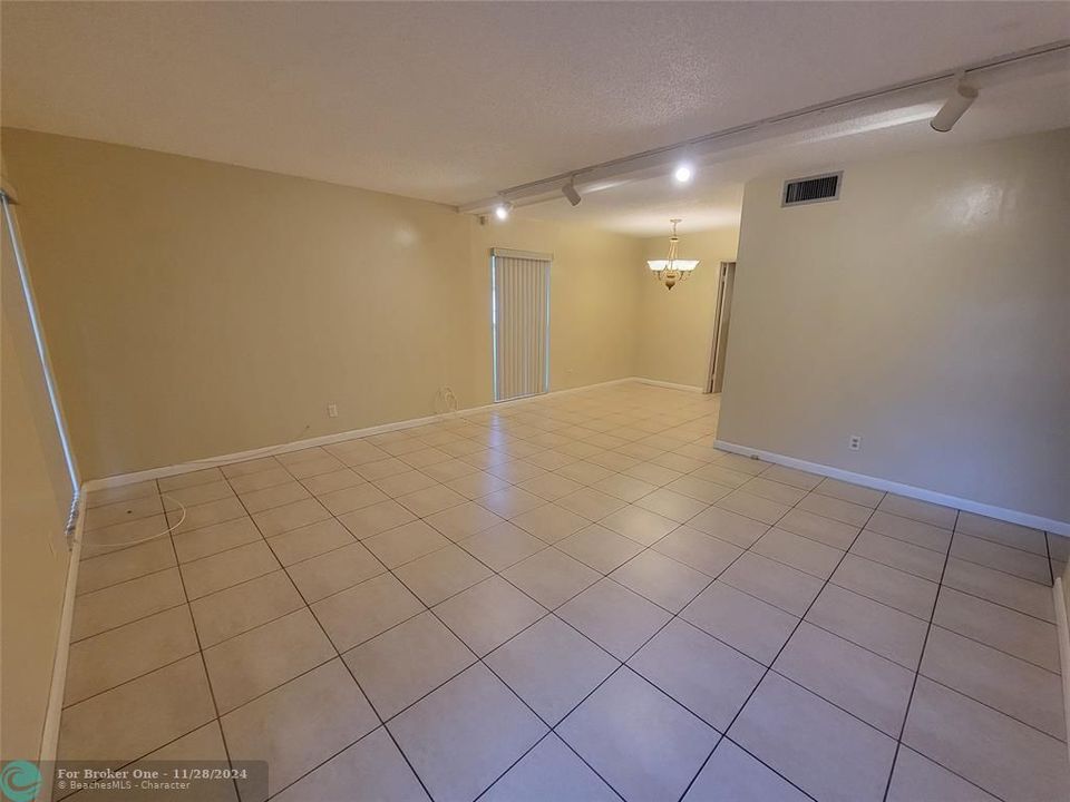 For Rent: $3,100 (3 beds, 2 baths, 1270 Square Feet)