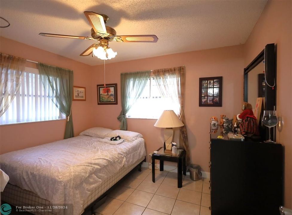 For Sale: $315,000 (2 beds, 1 baths, 1128 Square Feet)