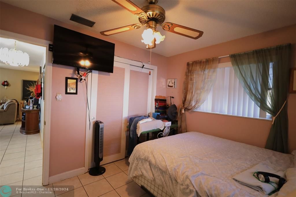 For Sale: $315,000 (2 beds, 1 baths, 1128 Square Feet)