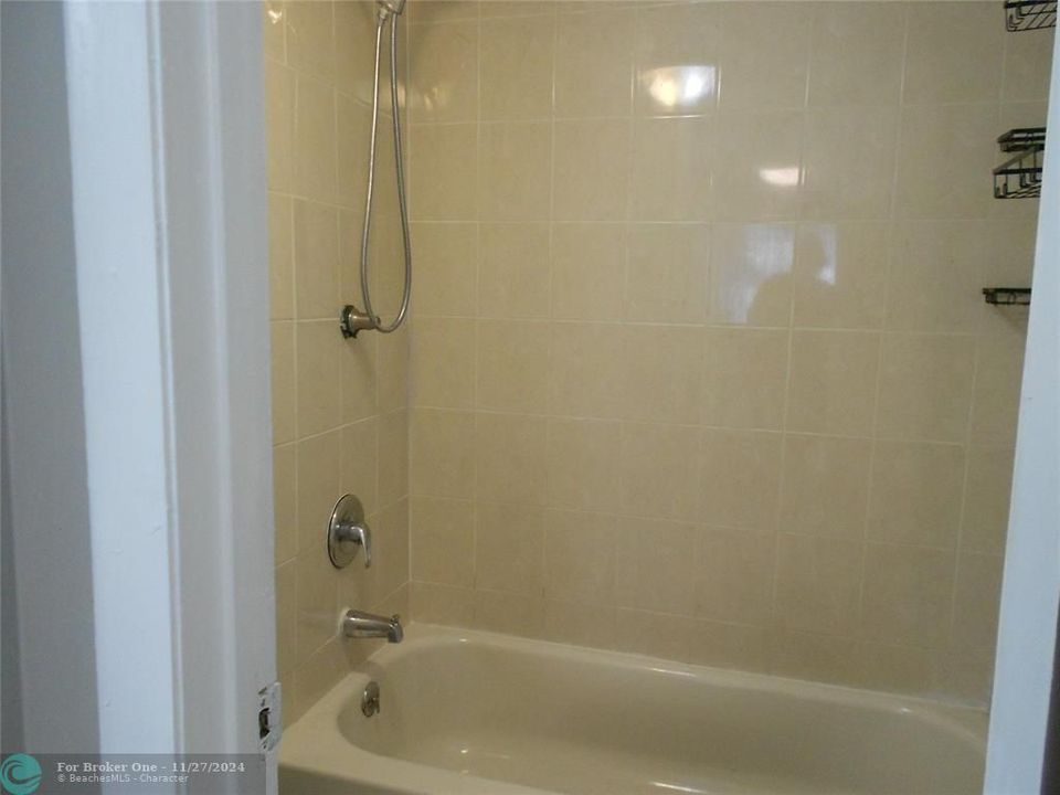 For Rent: $2,200 (2 beds, 2 baths, 1057 Square Feet)