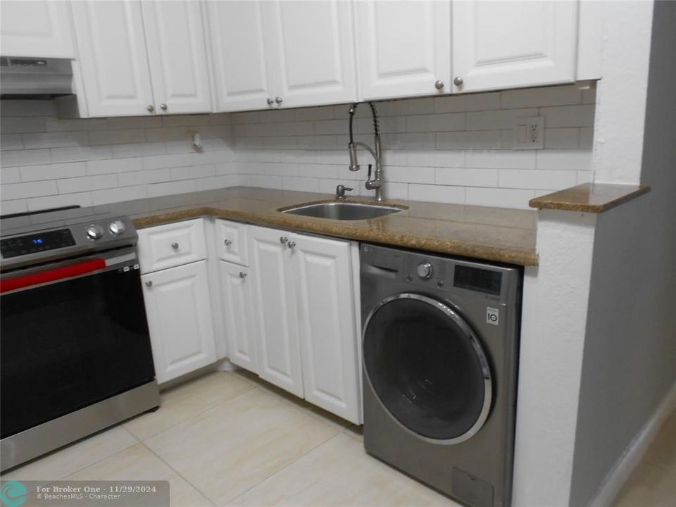 For Rent: $2,200 (2 beds, 2 baths, 1057 Square Feet)