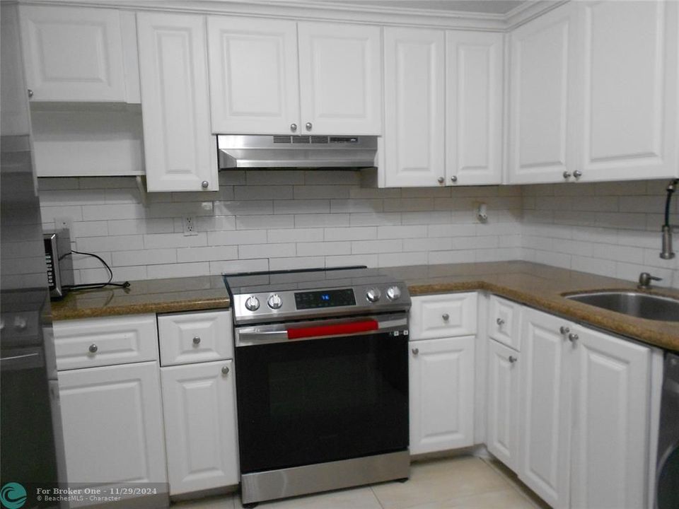 For Rent: $2,200 (2 beds, 2 baths, 1057 Square Feet)