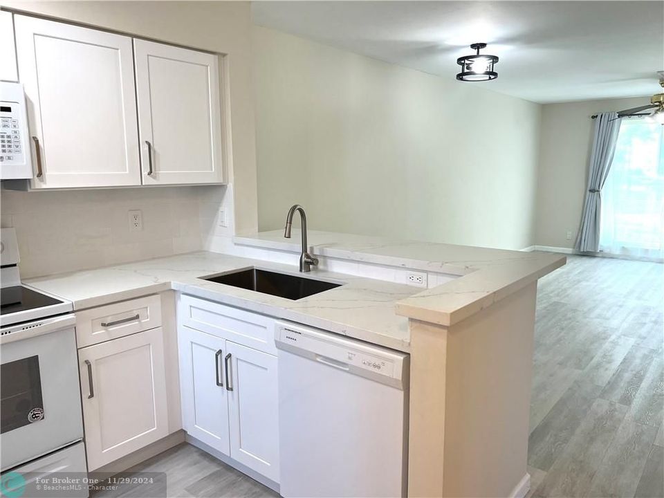 For Rent: $2,000 (2 beds, 2 baths, 770 Square Feet)