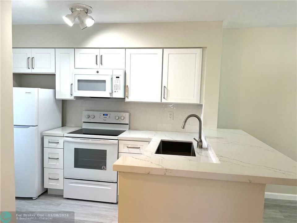 For Rent: $2,000 (2 beds, 2 baths, 770 Square Feet)