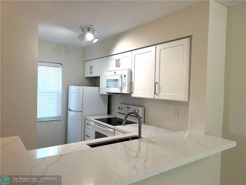 For Rent: $2,000 (2 beds, 2 baths, 770 Square Feet)