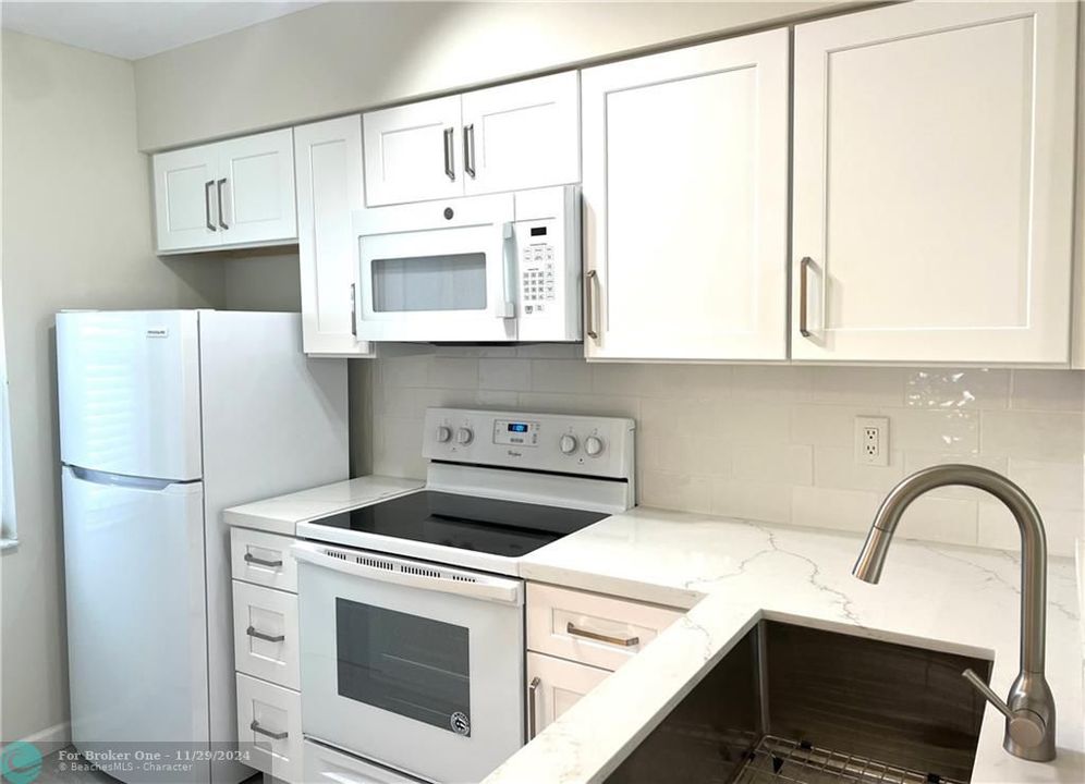 For Rent: $2,000 (2 beds, 2 baths, 770 Square Feet)