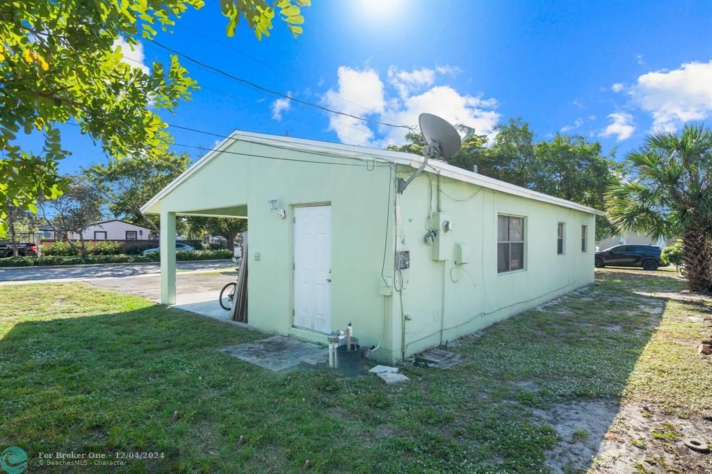 For Sale: $399,900 (3 beds, 2 baths, 991 Square Feet)