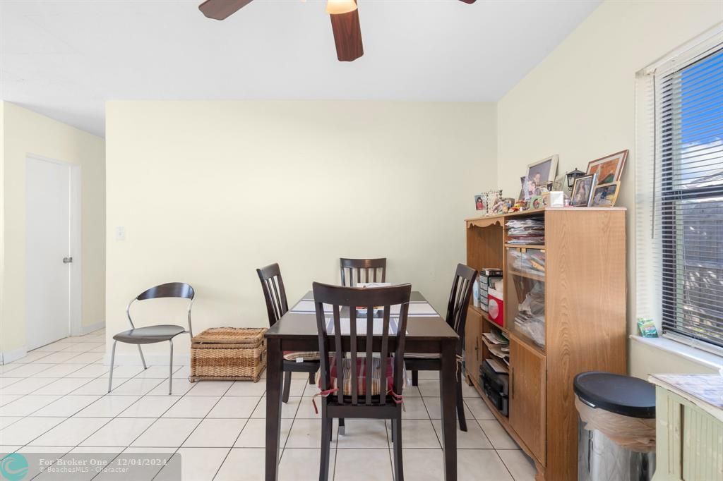 For Sale: $399,900 (3 beds, 2 baths, 991 Square Feet)