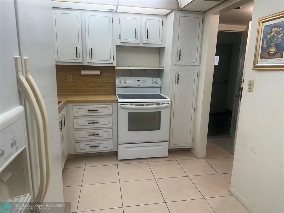 For Sale: $125,000 (1 beds, 1 baths, 900 Square Feet)