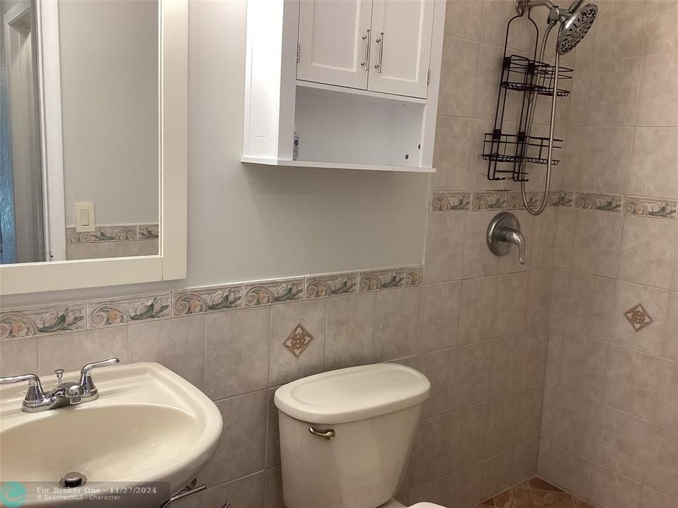 For Rent: $2,200 (2 beds, 2 baths, 1291 Square Feet)