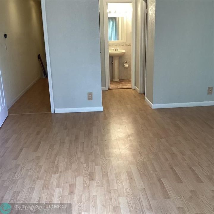 For Rent: $2,200 (2 beds, 2 baths, 1291 Square Feet)