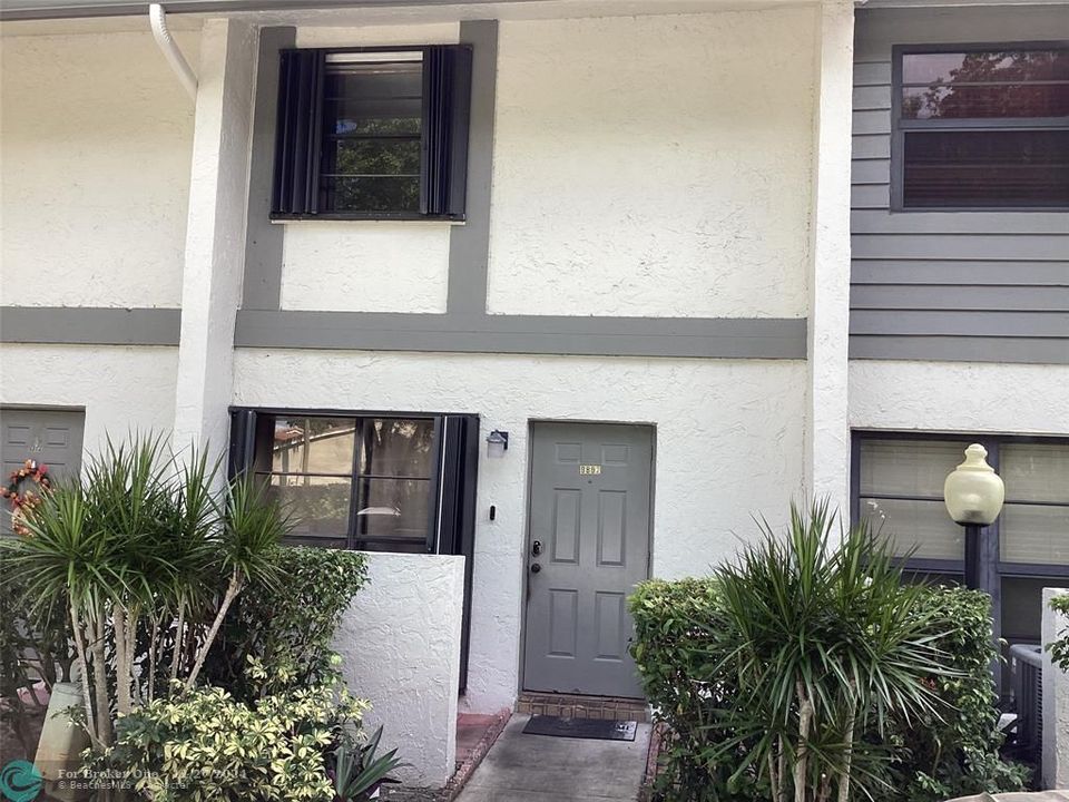 For Rent: $2,200 (2 beds, 2 baths, 1291 Square Feet)