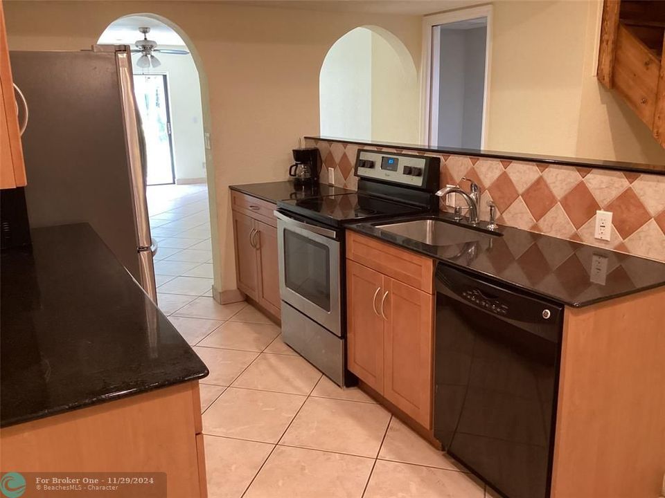 For Rent: $2,200 (2 beds, 2 baths, 1291 Square Feet)