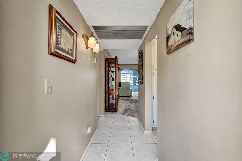 For Sale: $208,000 (2 beds, 2 baths, 980 Square Feet)