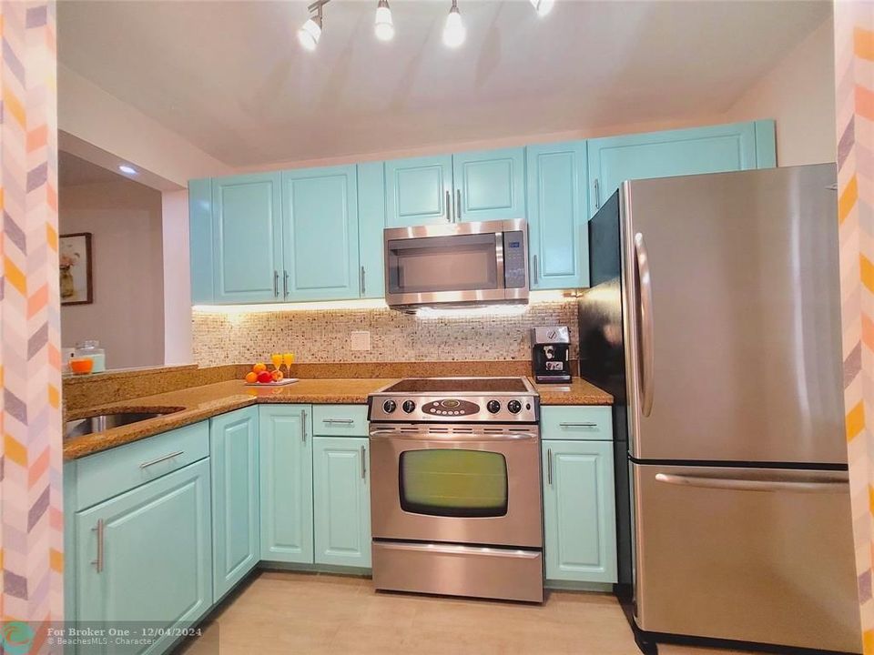 For Sale: $174,000 (2 beds, 1 baths, 675 Square Feet)