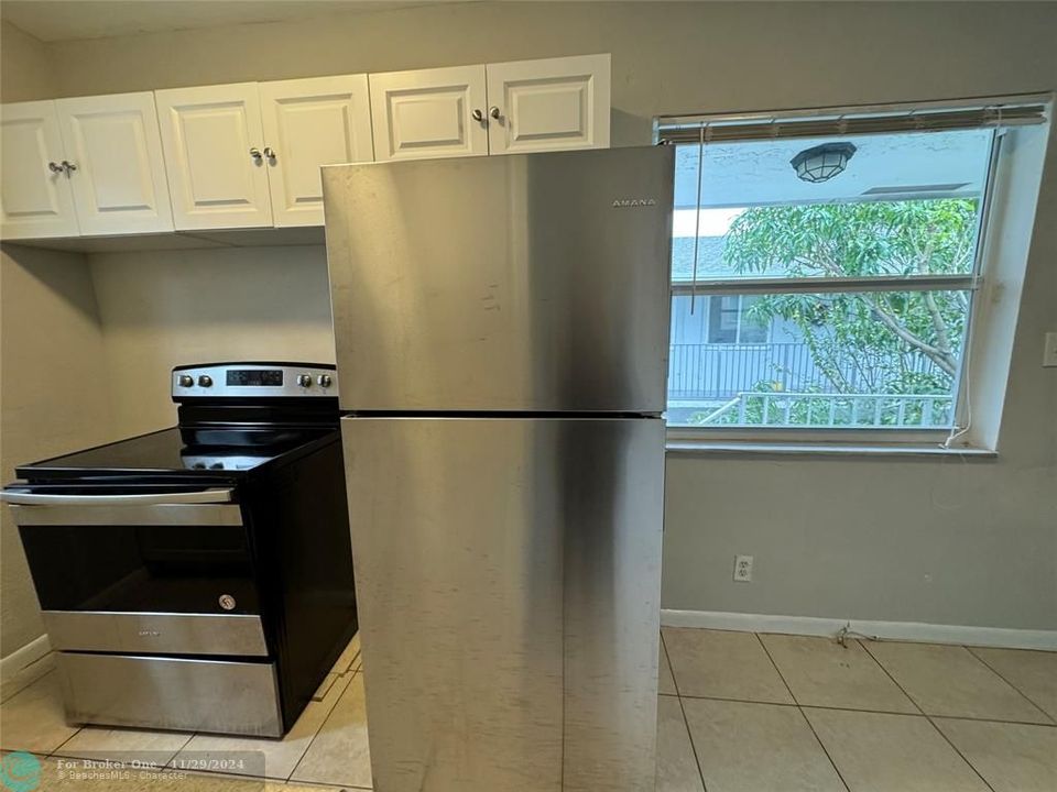 For Rent: $1,850 (2 beds, 1 baths, 800 Square Feet)