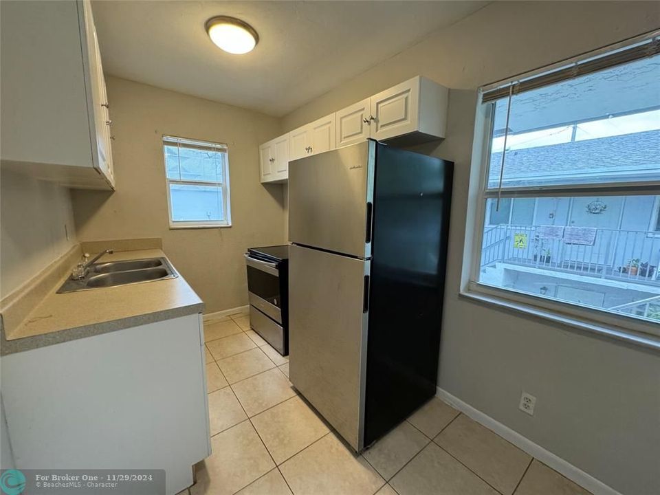 For Rent: $1,850 (2 beds, 1 baths, 800 Square Feet)