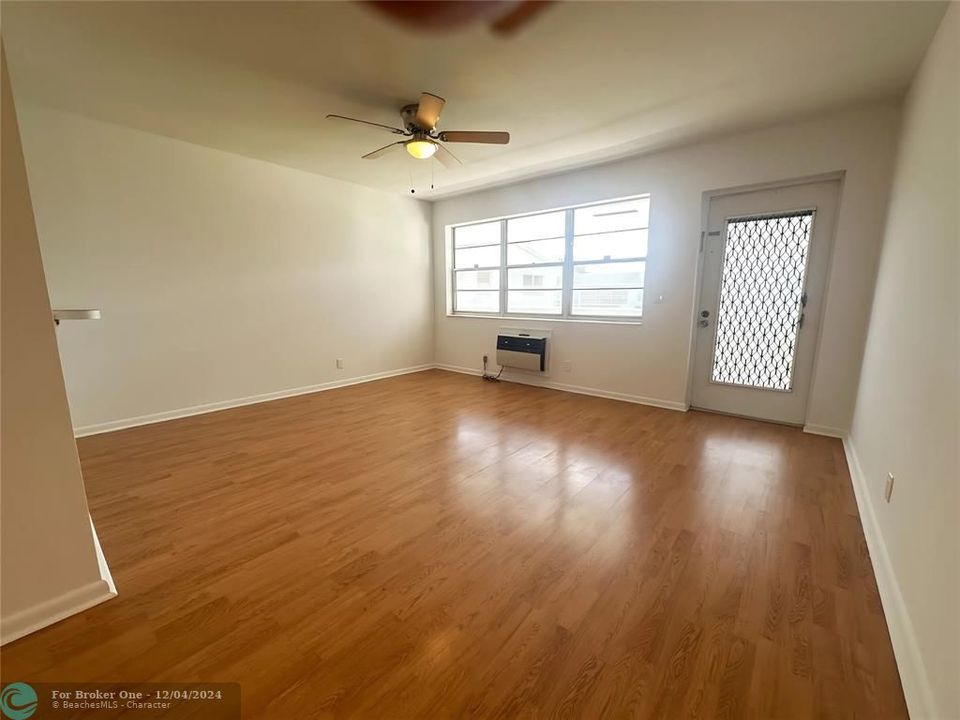 For Sale: $80,000 (1 beds, 1 baths, 595 Square Feet)