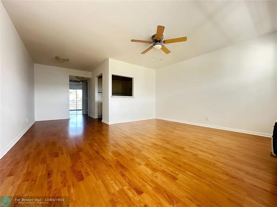 For Sale: $80,000 (1 beds, 1 baths, 595 Square Feet)