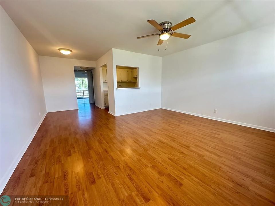 For Sale: $80,000 (1 beds, 1 baths, 595 Square Feet)