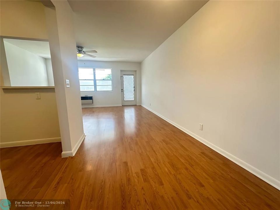 For Sale: $80,000 (1 beds, 1 baths, 595 Square Feet)