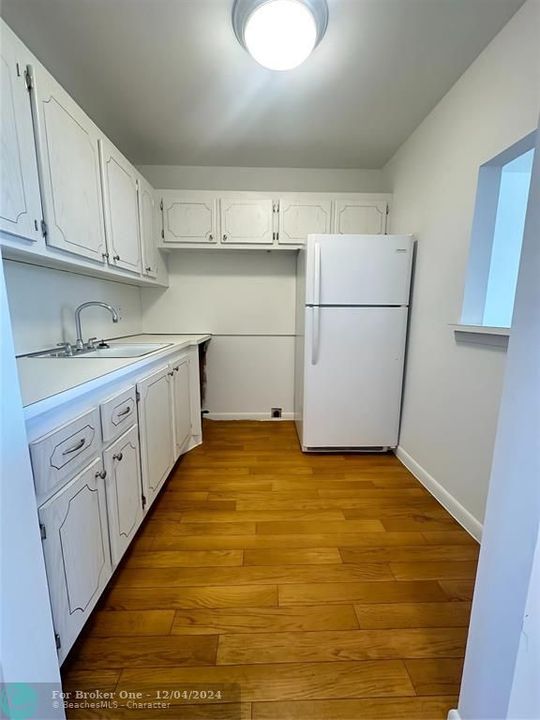 For Sale: $80,000 (1 beds, 1 baths, 595 Square Feet)