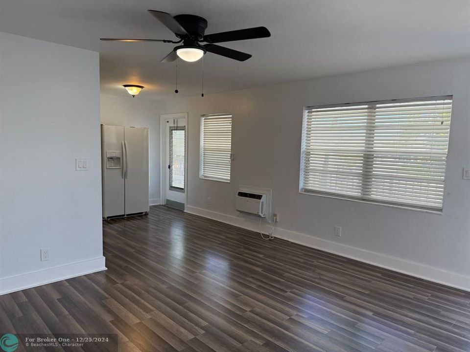 Active With Contract: $1,700 (2 beds, 1 baths, 775 Square Feet)