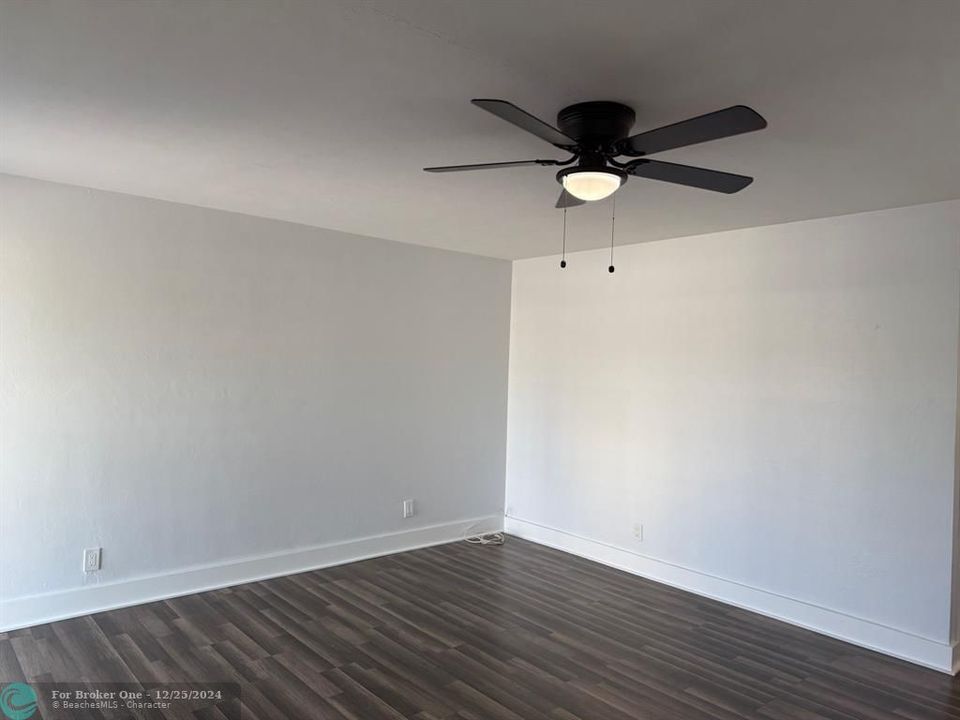 Active With Contract: $1,700 (2 beds, 1 baths, 775 Square Feet)