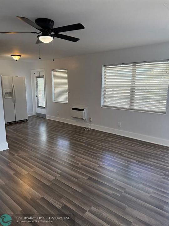 Active With Contract: $1,700 (2 beds, 1 baths, 775 Square Feet)