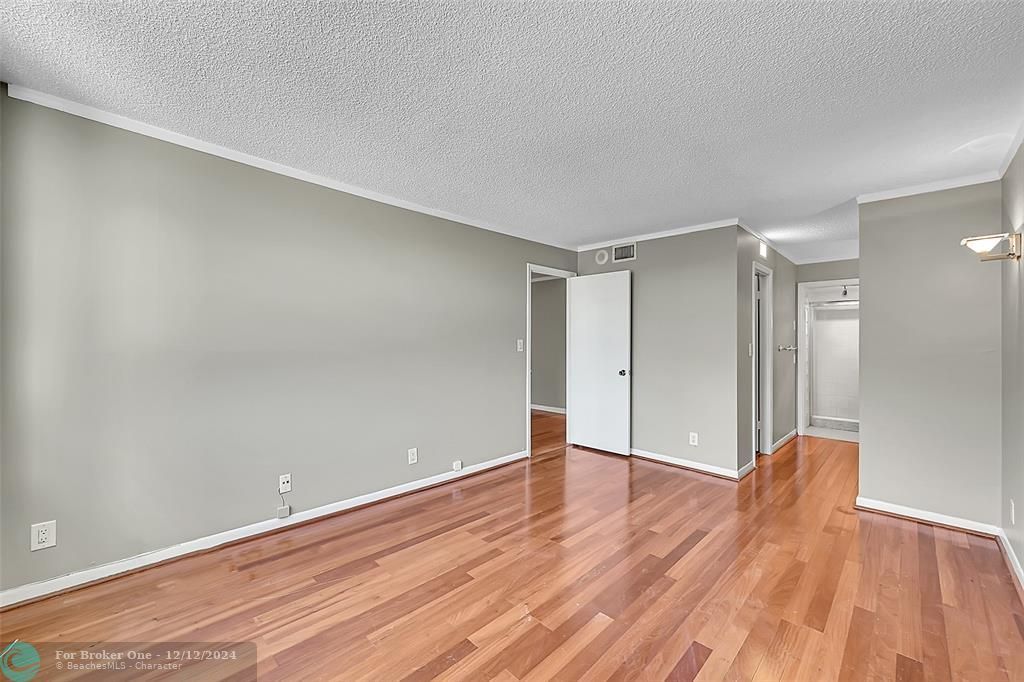 For Sale: $209,900 (1 beds, 1 baths, 850 Square Feet)