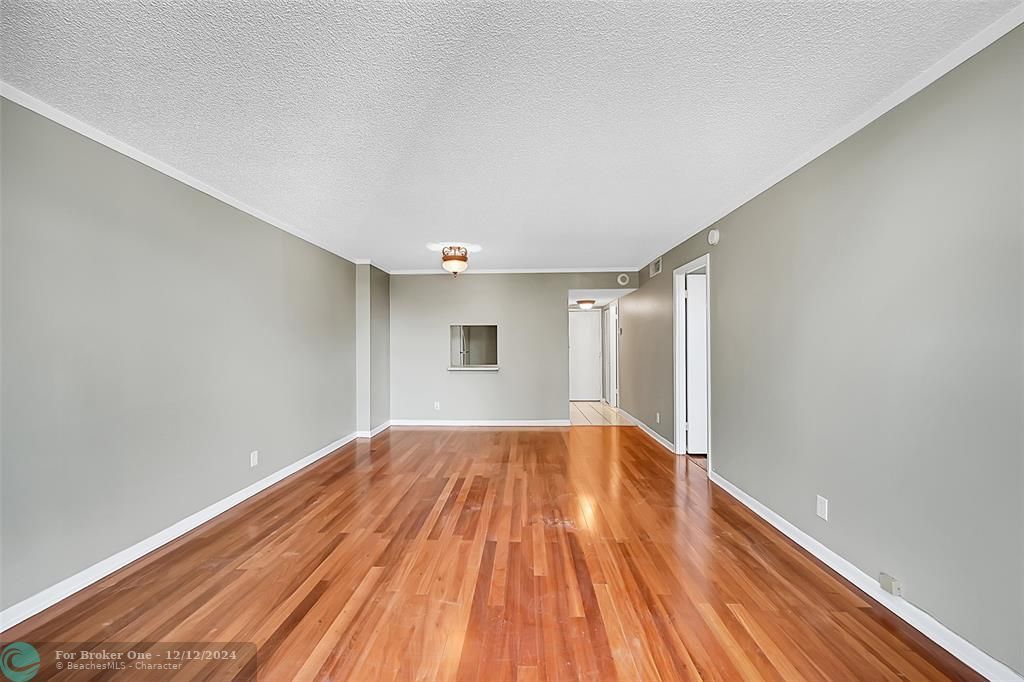 For Sale: $209,900 (1 beds, 1 baths, 850 Square Feet)