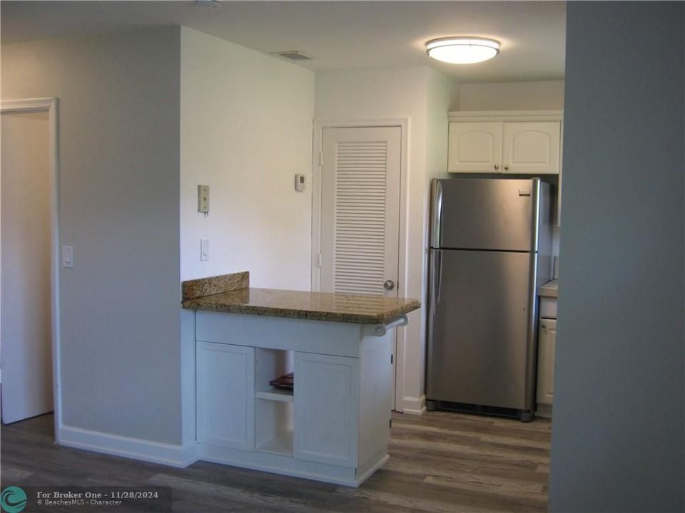 For Rent: $1,850 (2 beds, 1 baths, 609 Square Feet)