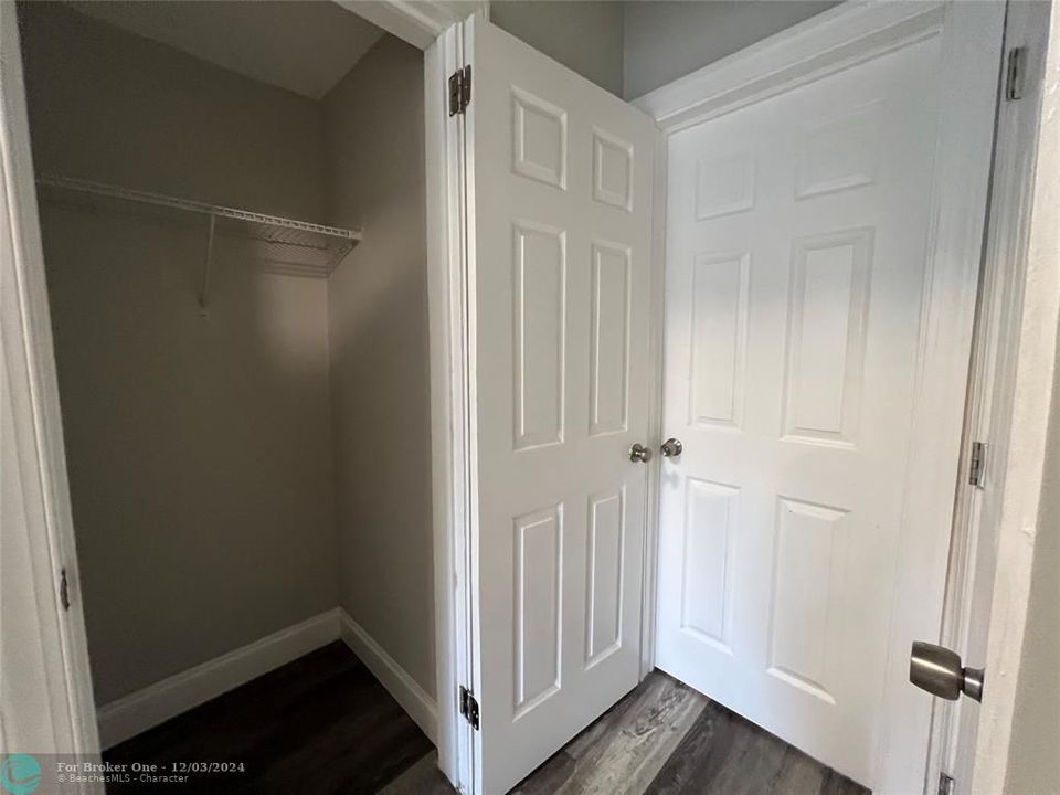 For Sale: $1,550 (1 beds, 1 baths, 650 Square Feet)