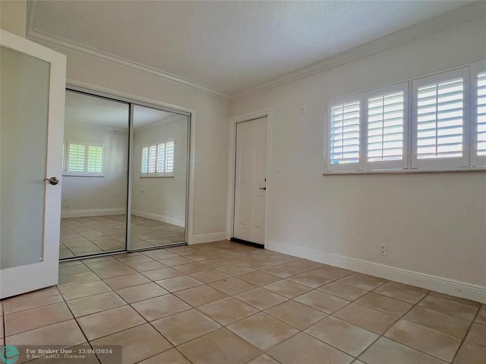 For Sale: $255,000 (1 beds, 1 baths, 549 Square Feet)