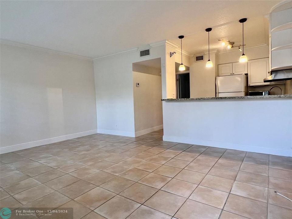 For Sale: $255,000 (1 beds, 1 baths, 549 Square Feet)