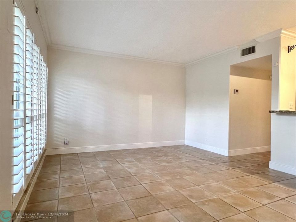 For Sale: $255,000 (1 beds, 1 baths, 549 Square Feet)