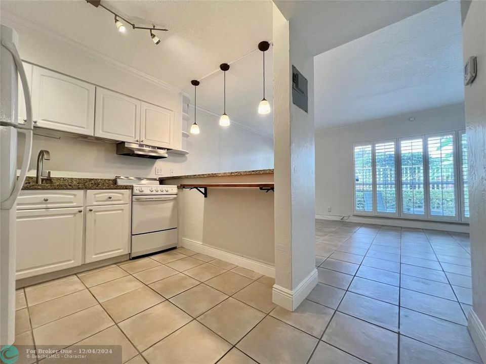 For Sale: $255,000 (1 beds, 1 baths, 549 Square Feet)