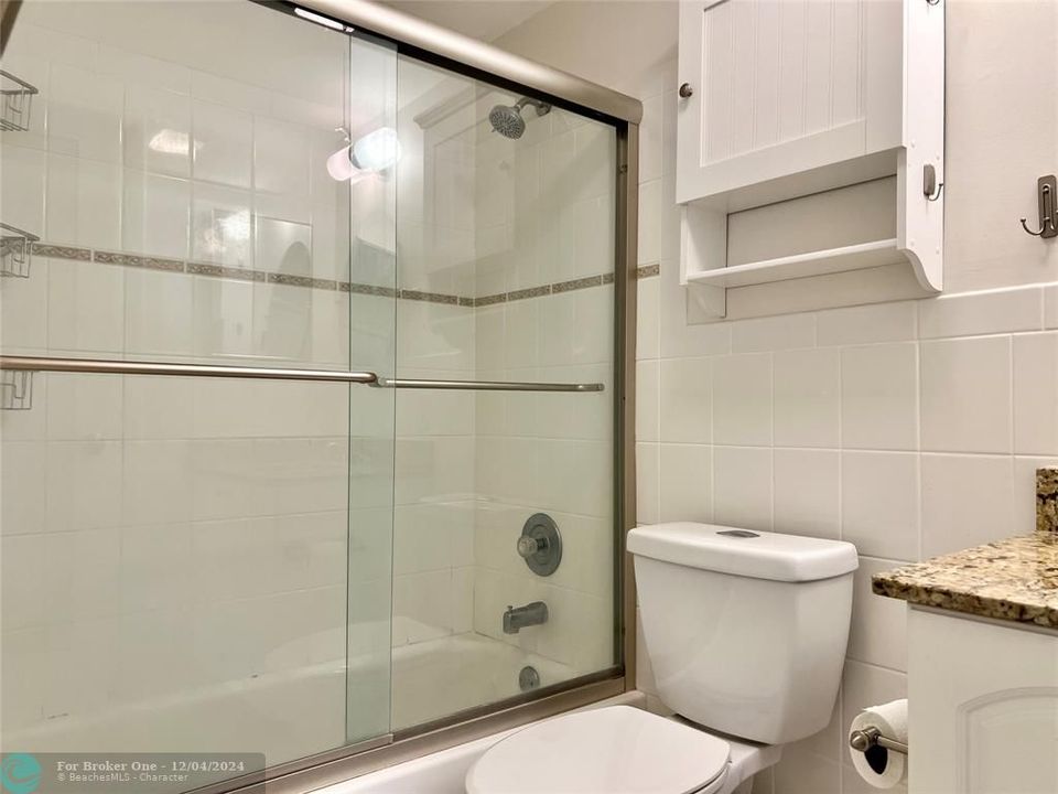 For Sale: $255,000 (1 beds, 1 baths, 549 Square Feet)