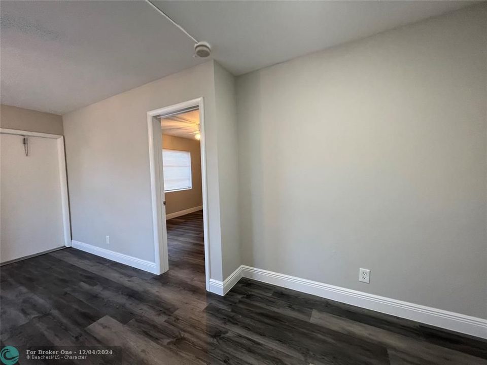 For Sale: $1,575 (1 beds, 1 baths, 650 Square Feet)