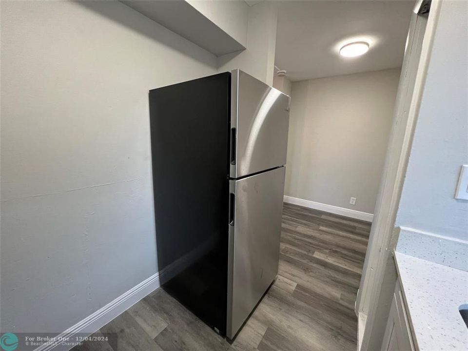 For Sale: $1,575 (1 beds, 1 baths, 650 Square Feet)