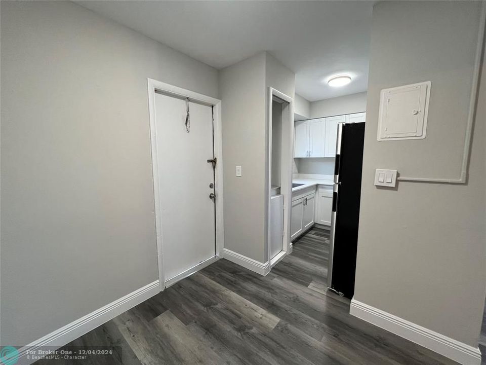 For Sale: $1,575 (1 beds, 1 baths, 650 Square Feet)