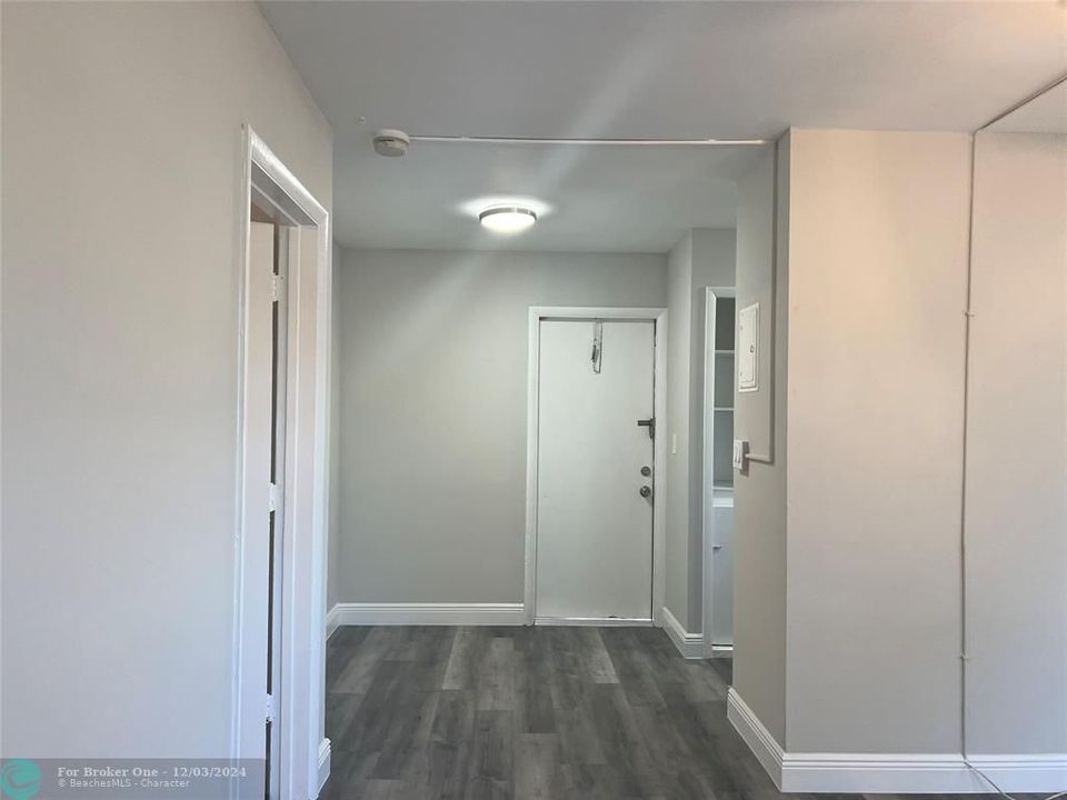 For Sale: $1,575 (1 beds, 1 baths, 650 Square Feet)