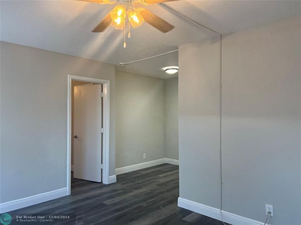 For Sale: $1,575 (1 beds, 1 baths, 650 Square Feet)