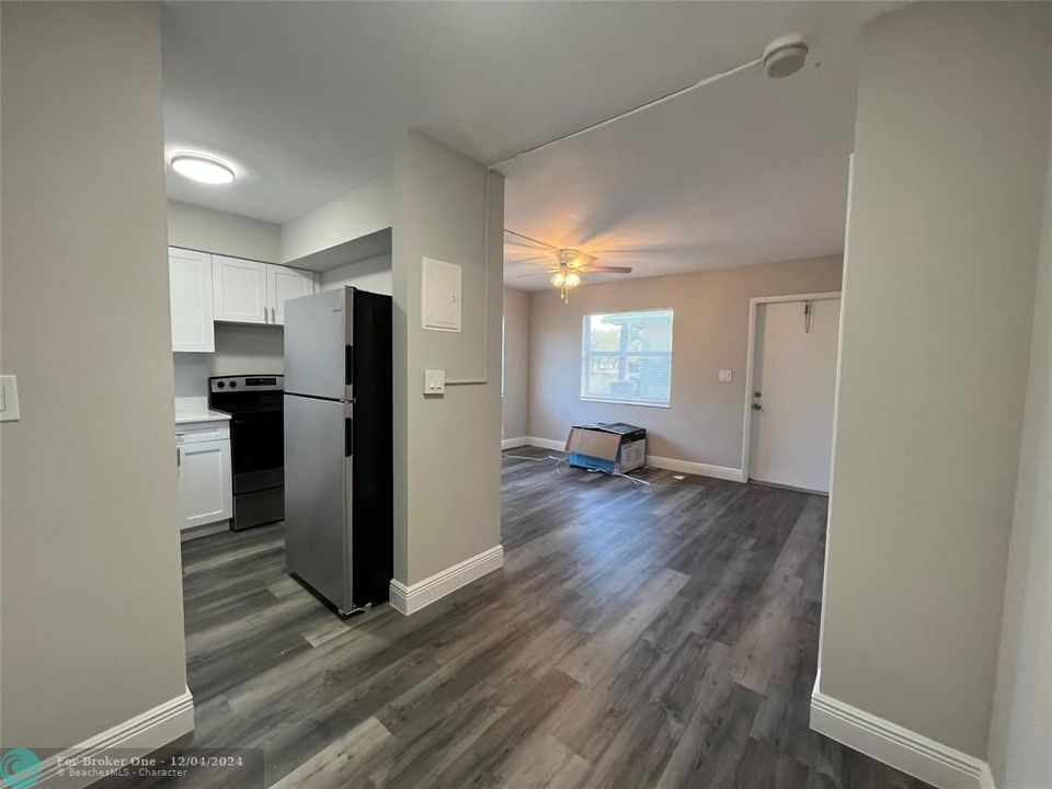 For Sale: $1,575 (1 beds, 1 baths, 650 Square Feet)