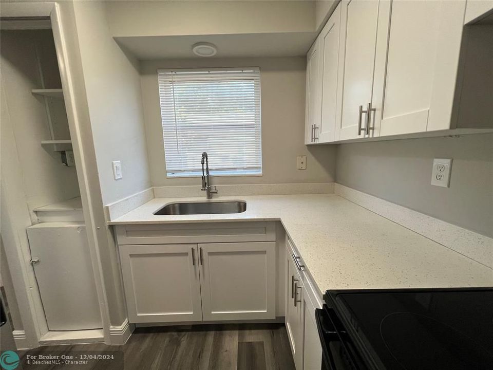 For Sale: $1,575 (1 beds, 1 baths, 650 Square Feet)