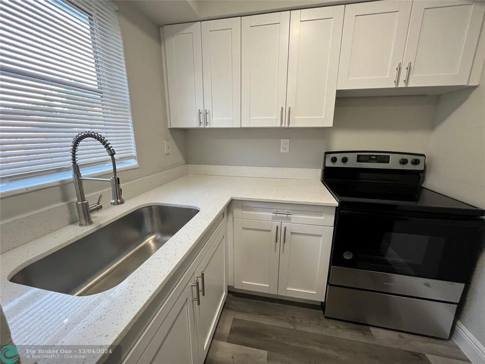 For Sale: $1,575 (1 beds, 1 baths, 650 Square Feet)