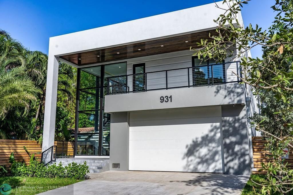 For Sale: $2,495,000 (5 beds, 4 baths, 3733 Square Feet)