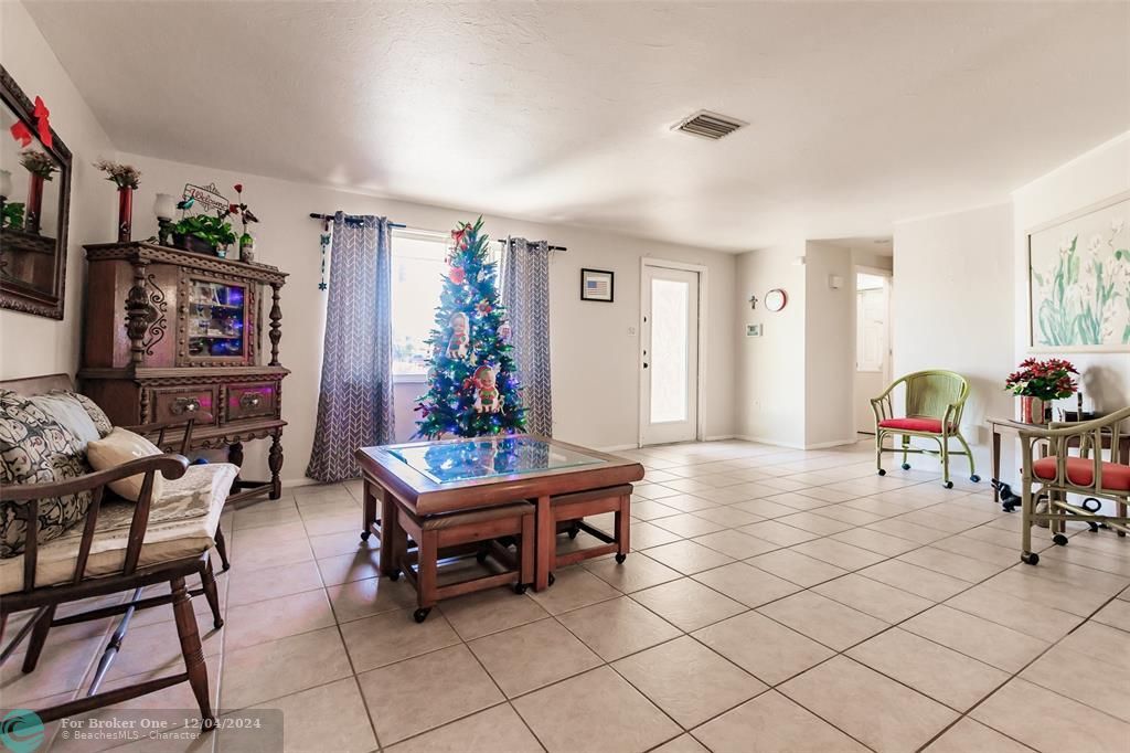 For Sale: $249,990 (3 beds, 2 baths, 1647 Square Feet)